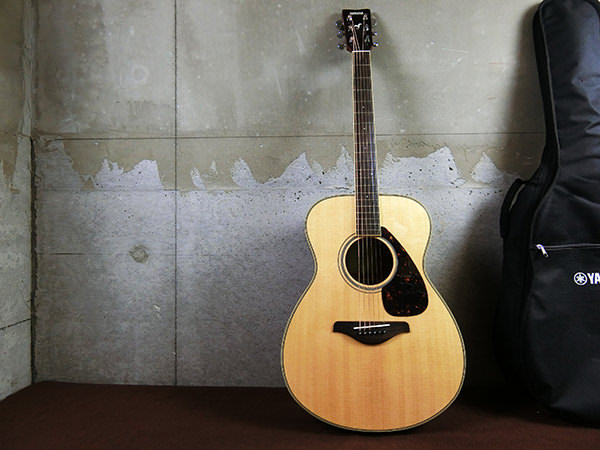 ヤマハ FS820 アコースティックギター