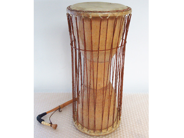 プレゼントを選ぼう！ トーキングドラム(アフリカ楽器)専用ケース付き - 打楽器 - bu.edu.kz
