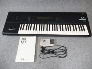 KORG コルグ M1 シンセサイザー 電子ピアノ