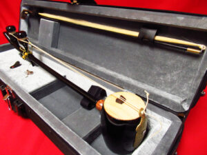 朝鮮 韓国民族弦楽器 奚琴 ヘグム 全長約68cm 弓・ハードケース付き 黒檀？ 杉？ 伝統楽器