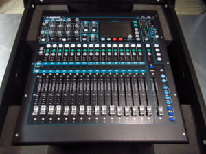 ALLEN&HEATH アレン&ヒース Qu-16 デジタルミキサー 専用ケース付き