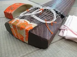 13弦 綾杉彫り くり甲 玉緑包み柏葉