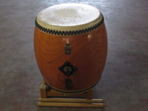 三島屋 全音 長胴太鼓 和太鼓 鼓面約43cm バチ 台 付き 和楽器