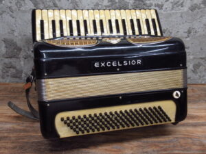 EXCEL SIOR エキセルシャー MODEL303 アコーディオン 37鍵盤 120ベース 鍵盤楽器 イタリア製