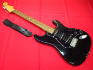 Squier by Fender スクワイヤー フェンダー Stratocaster ストラトキャスター ブラック 黒 エレキギター 現状品