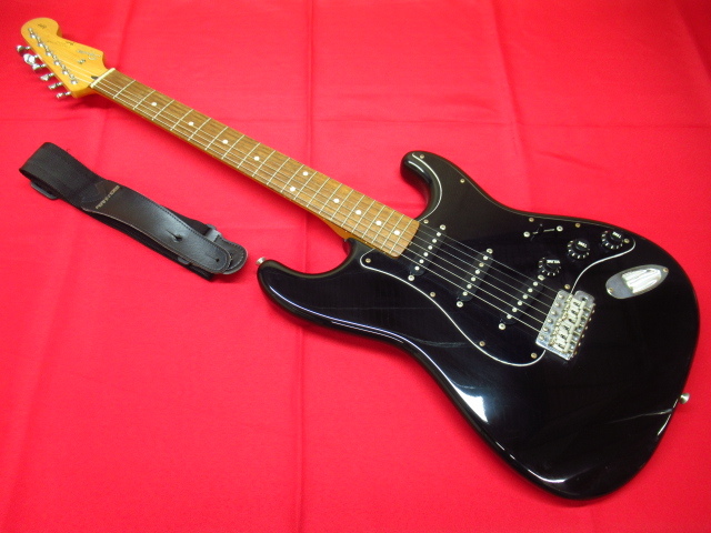Squier by Fender スクワイヤー フェンダー Stratocaster ストラトキャスター ブラック 黒 エレキギター 現状品 Thumbnail